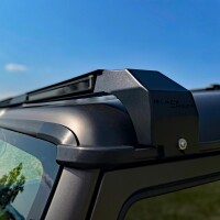 Barre LED sur toit au-dessus du pare-brise