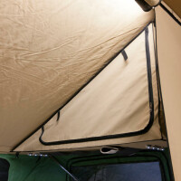 Placard suspendu au-dessus du lit